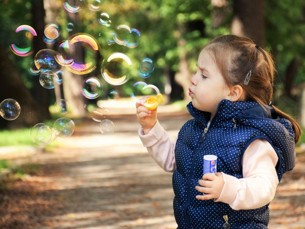 kid soap bubbles girl child fun 1241817